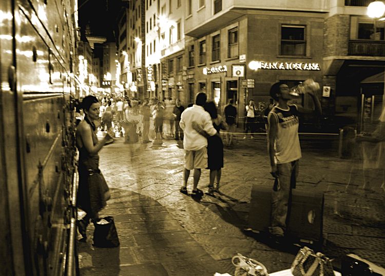 © Suren Manvelyan - Night life of Florence