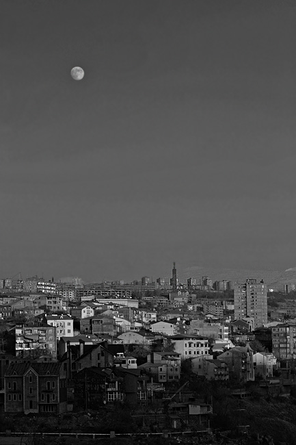 © Suren Manvelyan - Moonrise above Yerevan