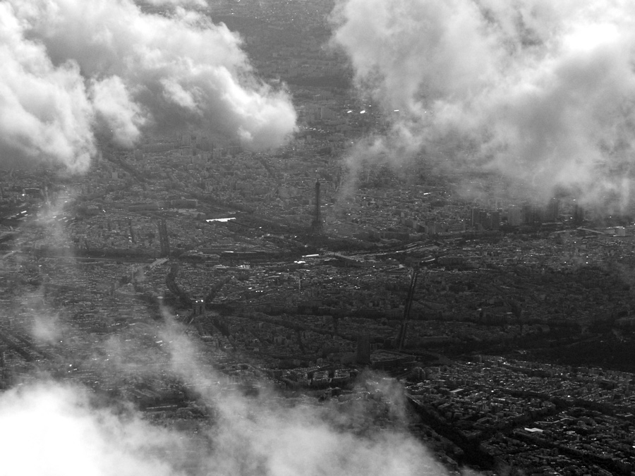 © Артем Аветисян - TOUR D'EIFFEL through the clouds