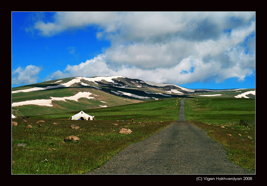 © Vigen Hakhverdyan - Дорога на Арагац