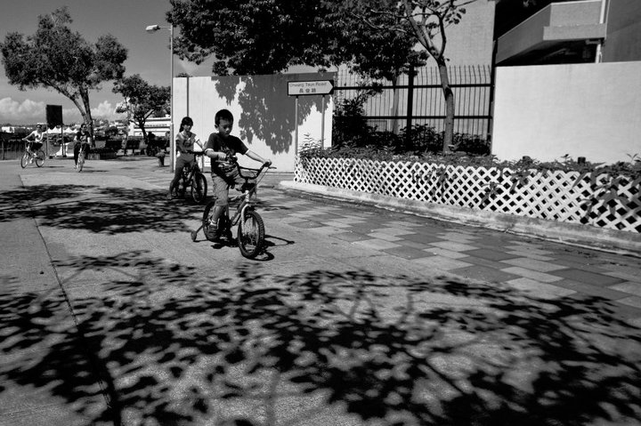 © Keith Ng - Children with bicycles, Hong Kong