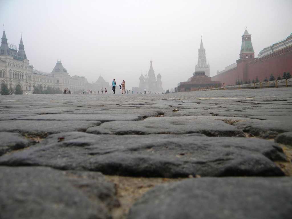 © Galina Noianova - Red square in the fog