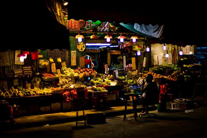 © Keith Ng - Fruit shopkeeper, Hong Kong