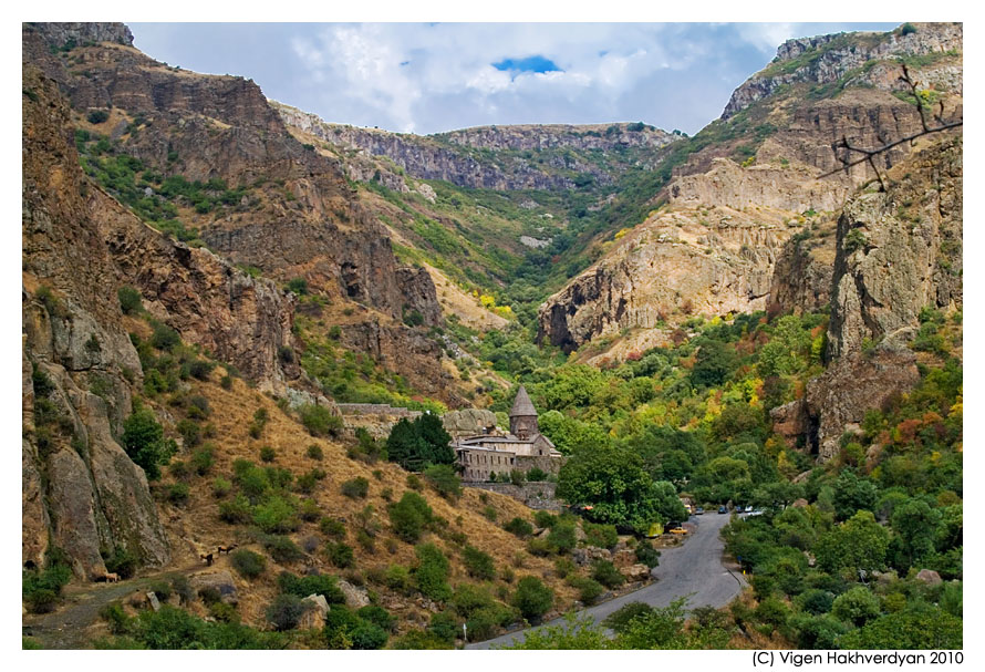 © Vigen Hakhverdyan - Осенний Гегард