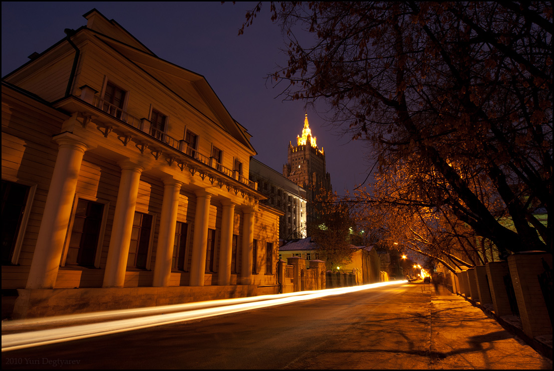 © Юрий Дегтярёв ( Yuri Degtyarev ) - - Москва. Денежный переулок. -