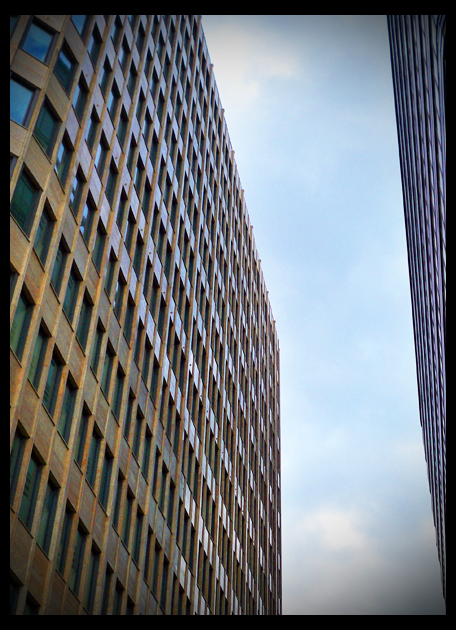 © Narek Avetisian - sky thru city jungles