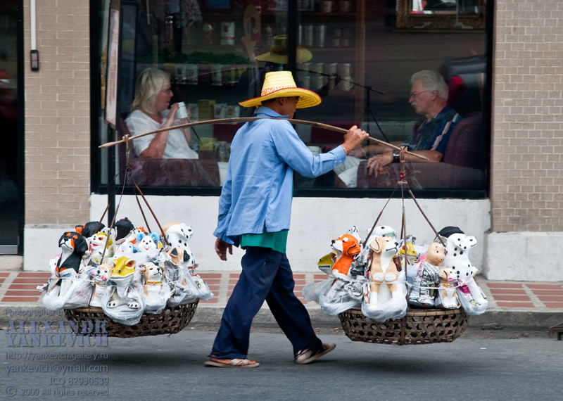 © Alexandr Yankevich - street life of Ciang Mai