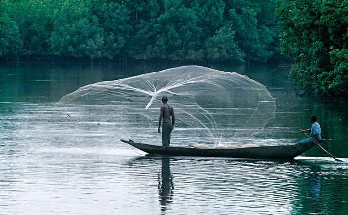 © Fabrice Boutin - Blue Africa-Fisher men on Cameroon river