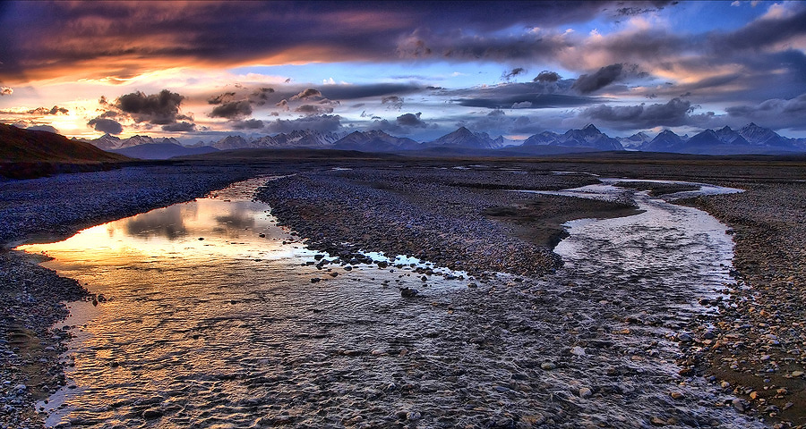 © Constantine Kikvidze - sunset in Kyrgyz mountains