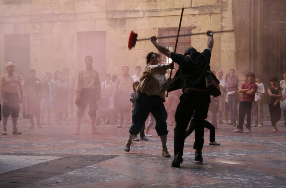 © Tzotcho Boiadjiev - Street theater in Carcasson