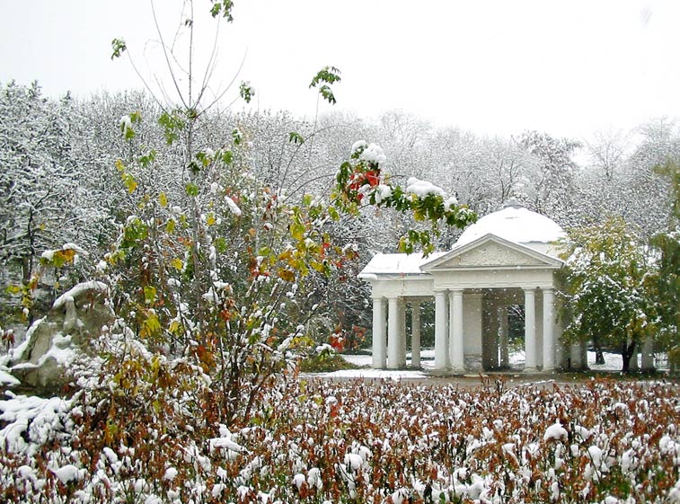 © Andrew Harutyunian - YESSENTUKI . First snow.