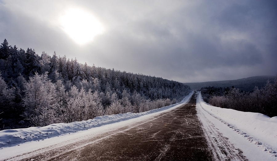 © Mikhail Schergin - The winter road to Baikal.