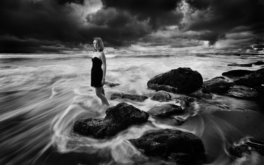 © Zdravko Gospodinov - Girl and Sea