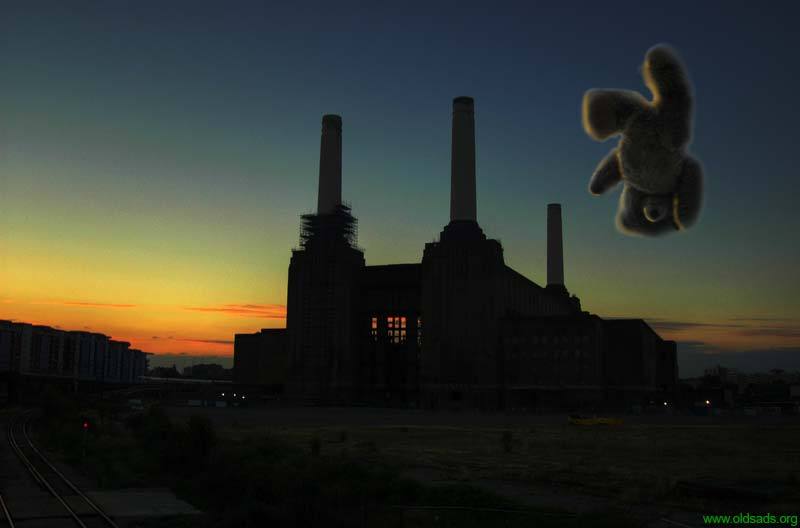 © Andreas Za - Battersea - The Flying Teddy Bear