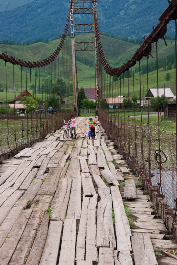 © Alexander Zholobov - Алтай. Мост через Катунь