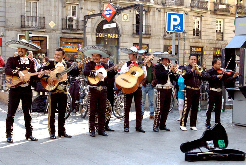 © Bogdan  Popov - Hombres Muy Honrados