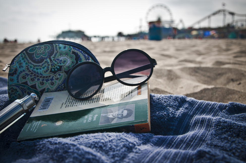 © Anoush Ajemyan - Кафка на пляже/ Kafka on the Beach