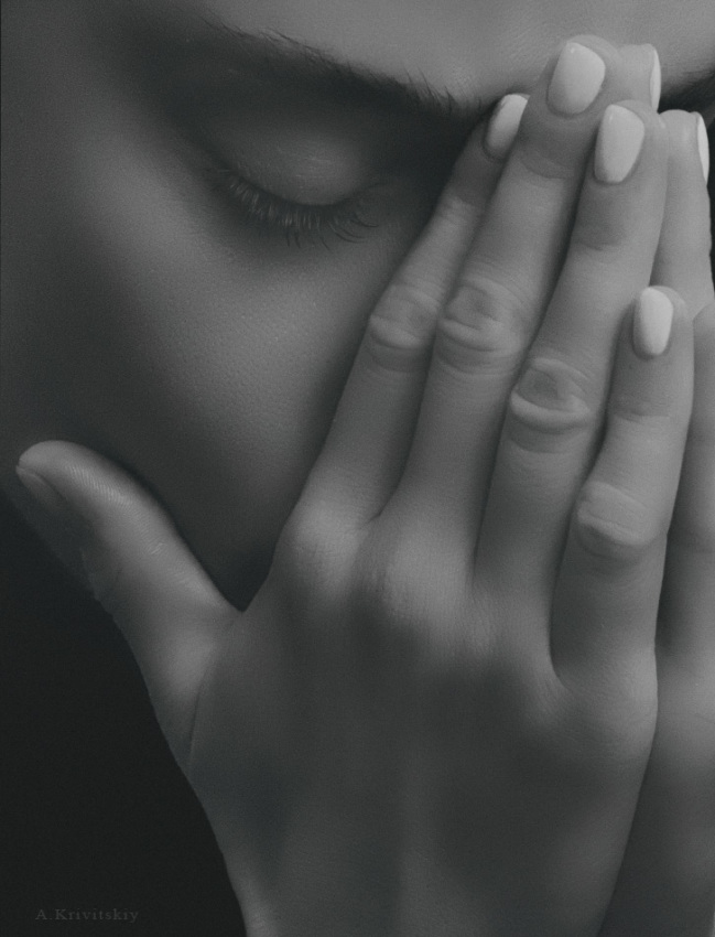 © Alexander Krivitskiy - portrait, palm, girl, black and white, studio,